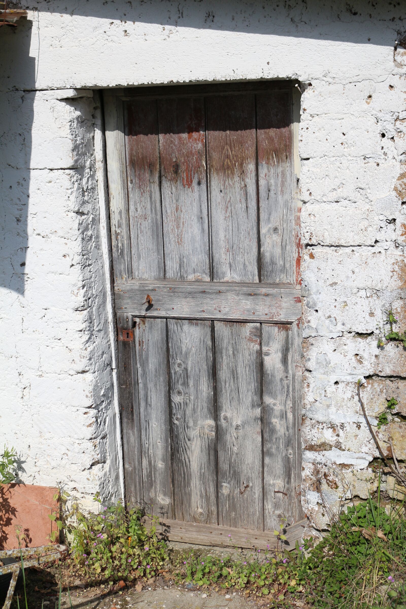 Canon EOS 700D (EOS Rebel T5i / EOS Kiss X7i) + Canon EF-S 18-55mm F3.5-5.6 IS STM sample photo. Door, wall, threshold photography
