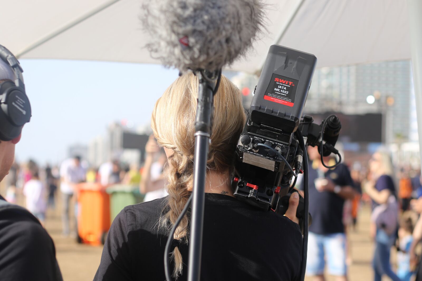 Canon EOS 7D Mark II sample photo. Woman, photographer, television photographer photography