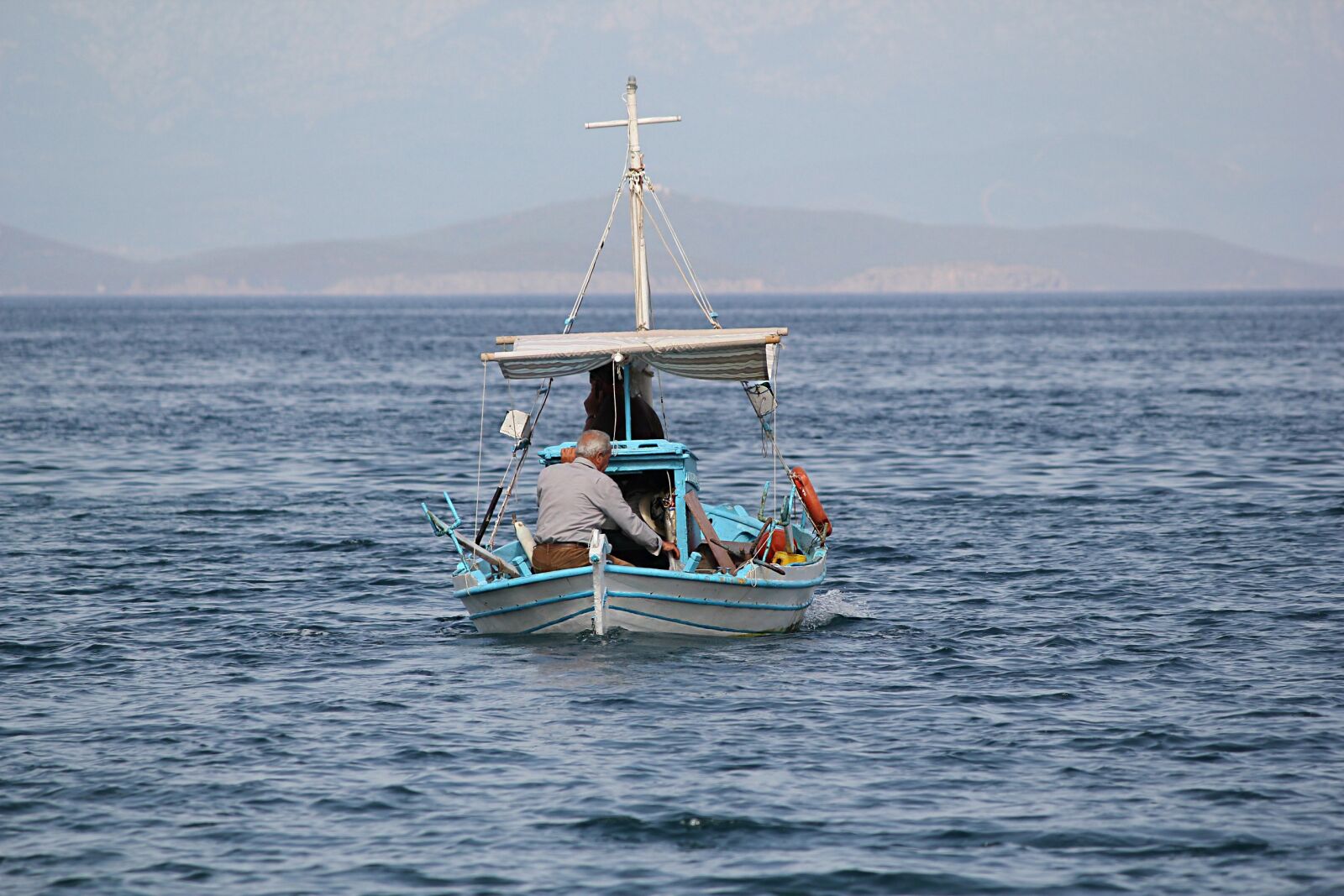 Canon EOS 550D (EOS Rebel T2i / EOS Kiss X4) sample photo. Boat, fisherman, fishing photography