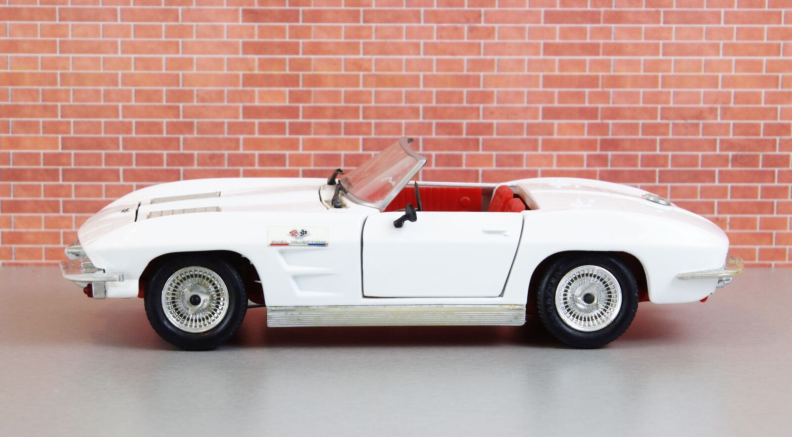 Sony DT 18-70mm F3.5-5.6 sample photo. Model car, corvette, corvette photography