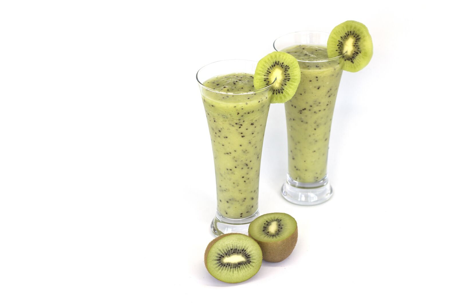 Canon EOS 600D (Rebel EOS T3i / EOS Kiss X5) + Canon EF 50mm F1.8 II sample photo. Smoothie, milkshake, kiwi photography