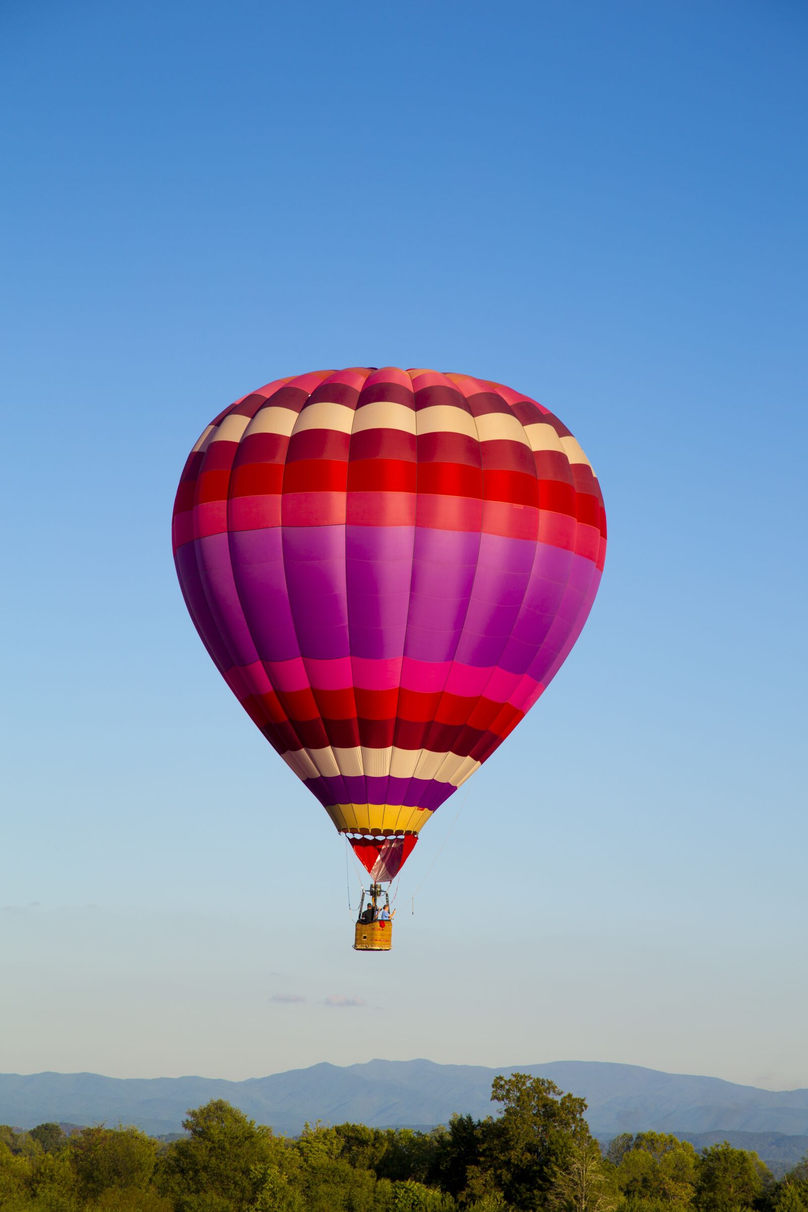 Canon EF 24-105mm F4L IS USM sample photo. Hot air balloon, fly photography