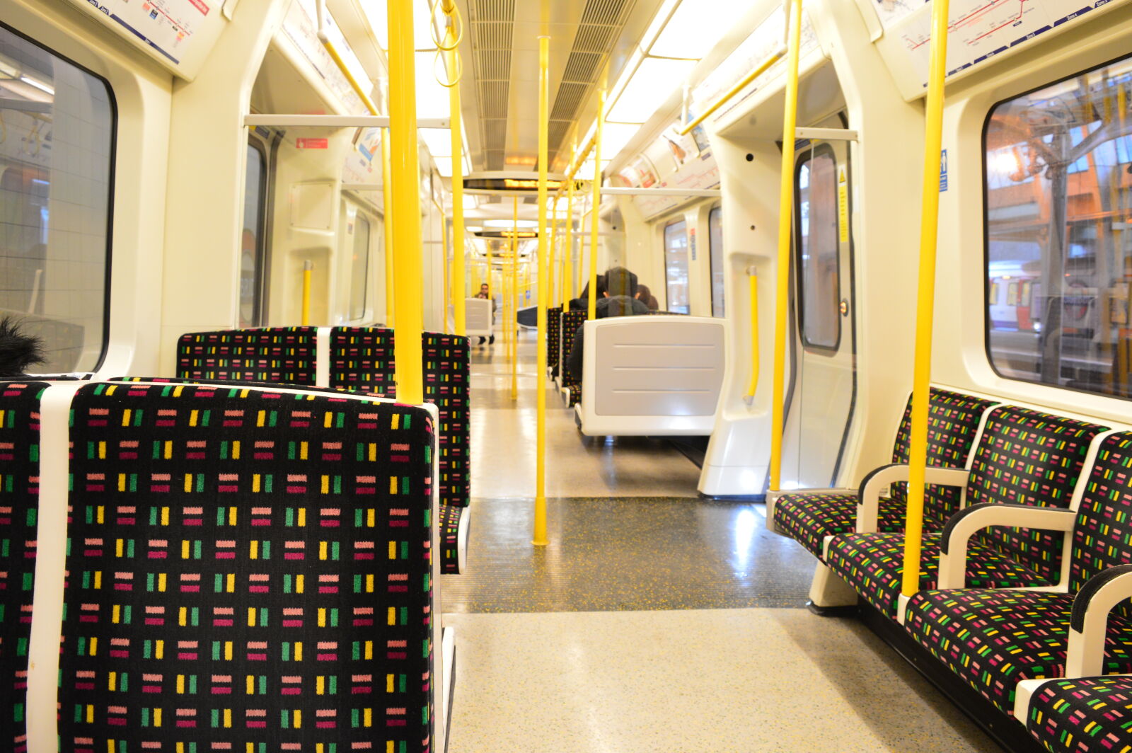 Nikon D3200 sample photo. Inside, london, tube photography