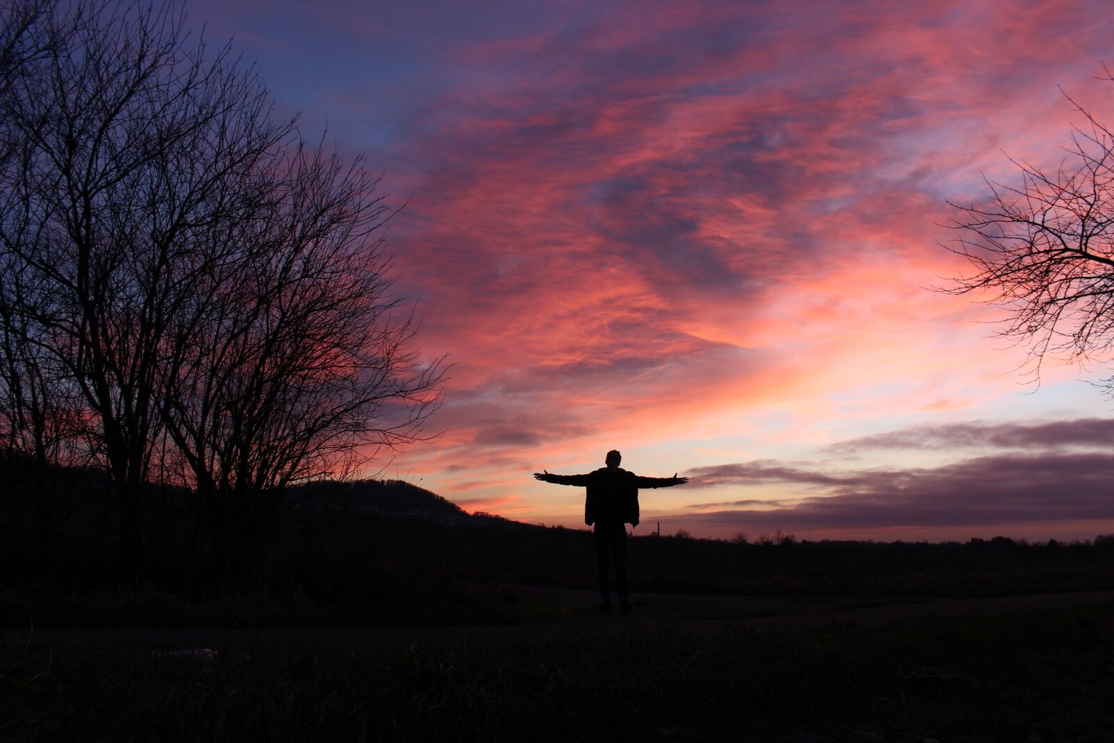 Canon EOS 700D (EOS Rebel T5i / EOS Kiss X7i) sample photo. Sunset, men, walk photography