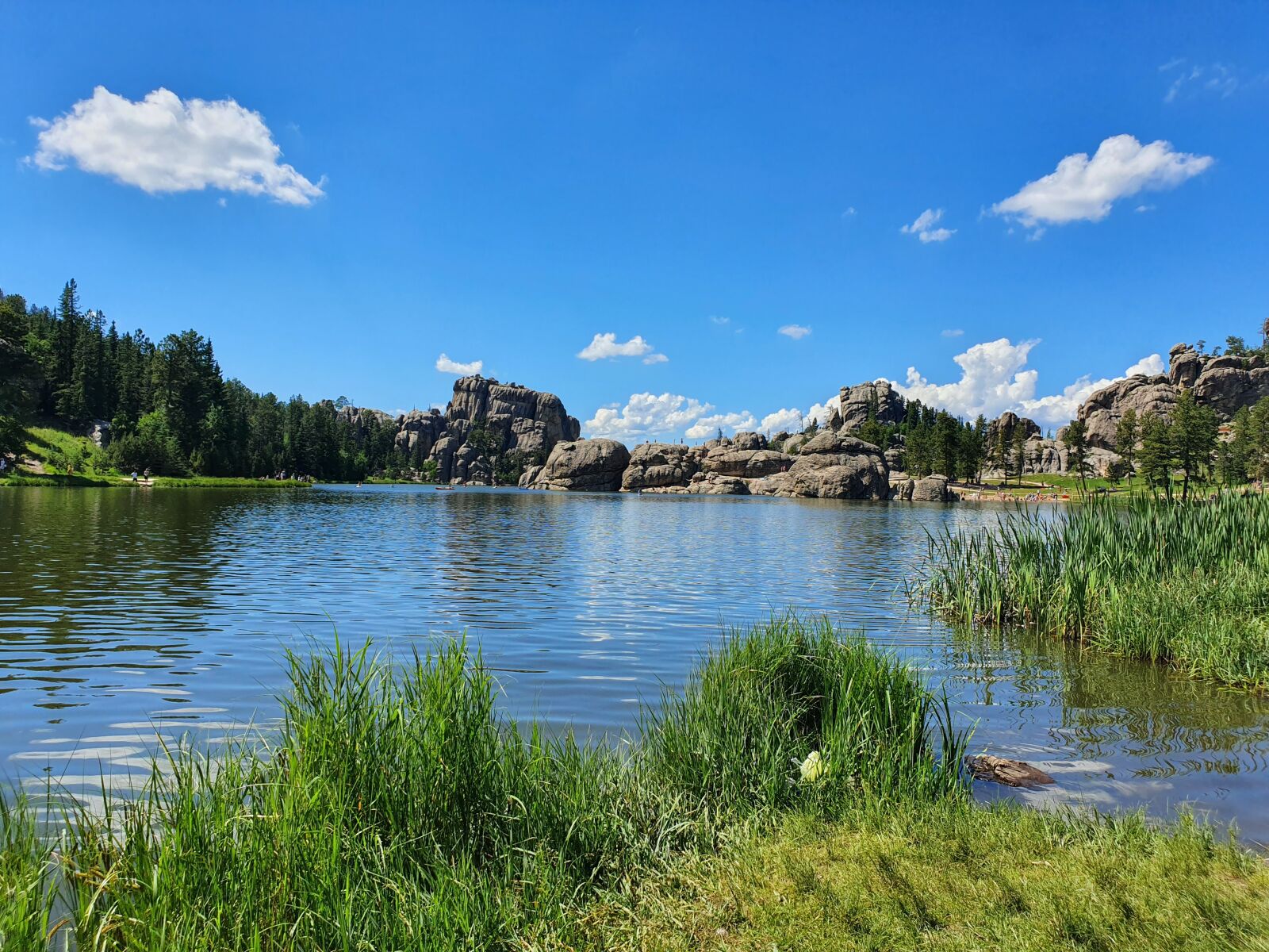 Samsung Galaxy S10 sample photo. Lake, cliff, landscape photography