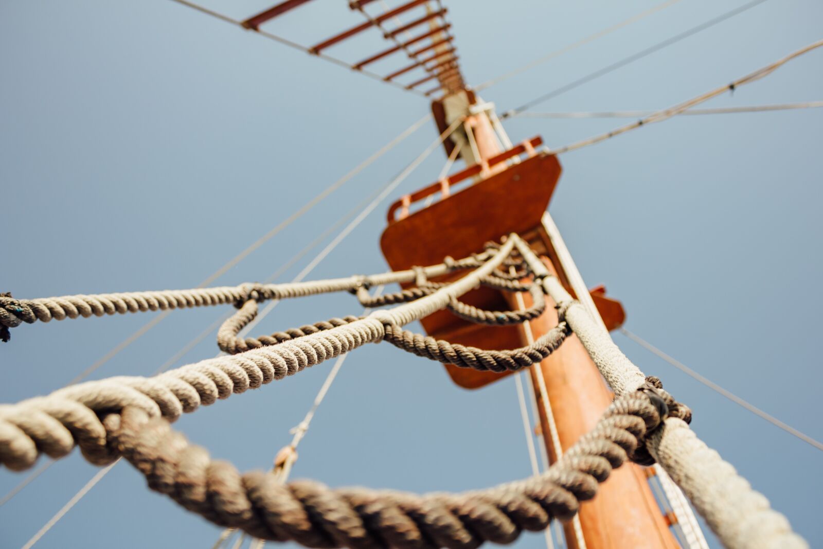 Canon EF-S 18-55mm F3.5-5.6 IS sample photo. Sailing, sailboat, rope, close-up photography
