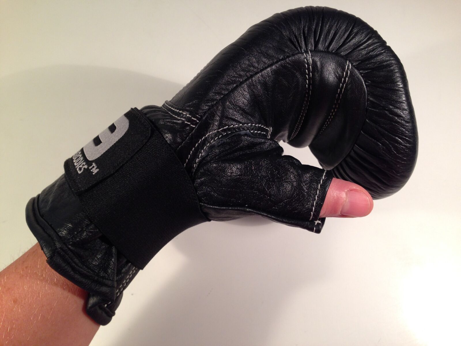 iPhone 5 back camera 4.12mm f/2.4 sample photo. Boxing, glove, kind photography