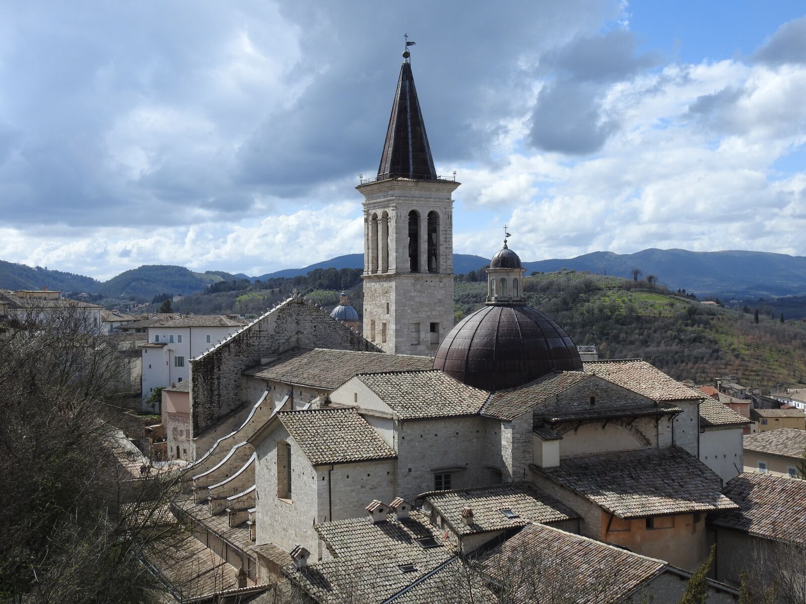Nikon Coolpix P900 sample photo. Spoleto, umbria photography