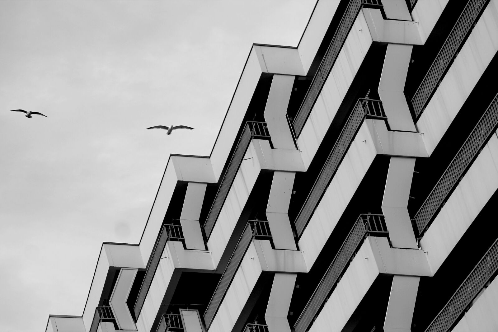 Canon EOS 1100D (EOS Rebel T3 / EOS Kiss X50) + EF75-300mm f/4-5.6 sample photo. Building, pattern, architecture photography