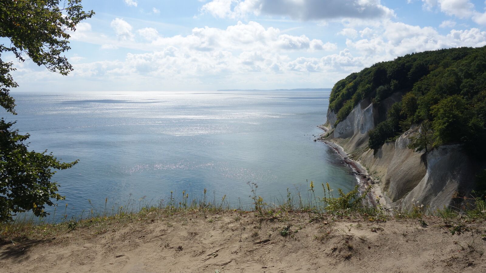 Sony Cyber-shot DSC-RX100 sample photo. R gen island, white photography