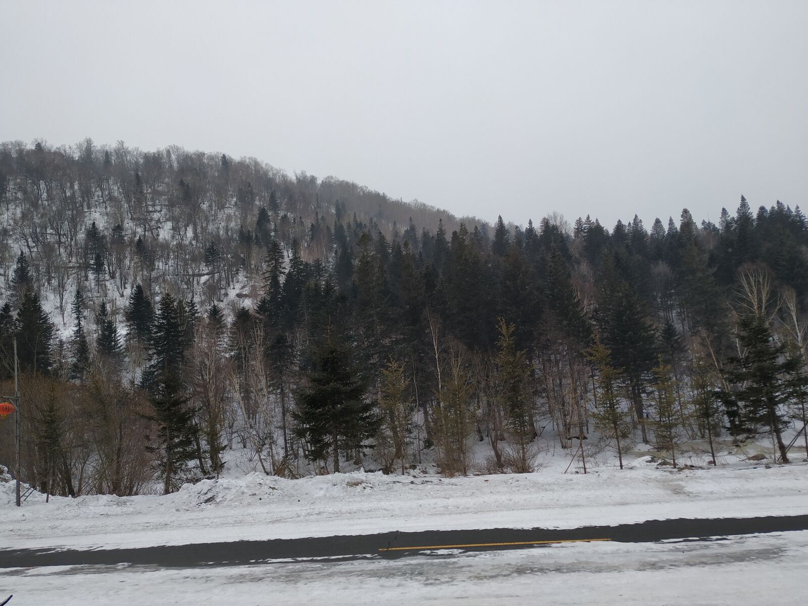 Xiaomi MI 6X sample photo. Snow village, bimodal forest photography