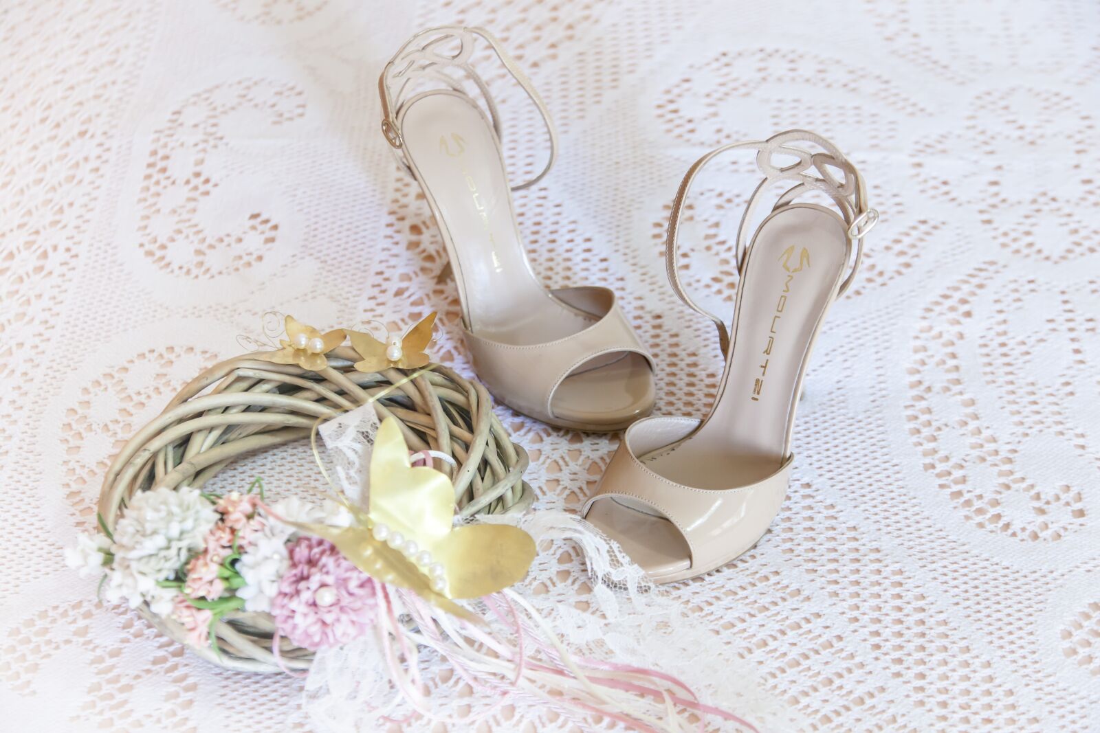Canon EOS 5D Mark II sample photo. Woman, sandals, wedding dresses photography
