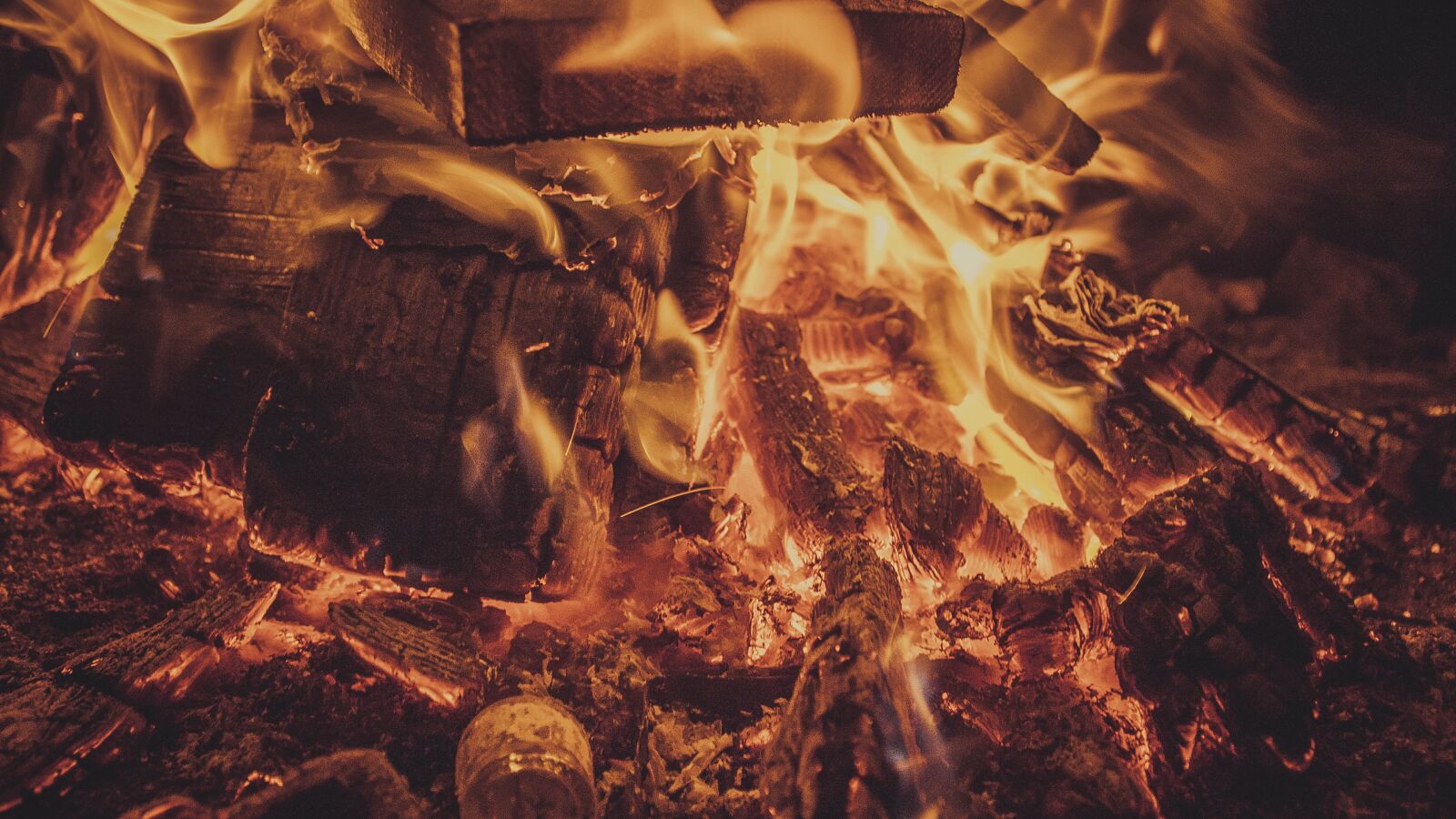 Canon EOS 1300D (EOS Rebel T6 / EOS Kiss X80) sample photo. Fire, flame, burn photography