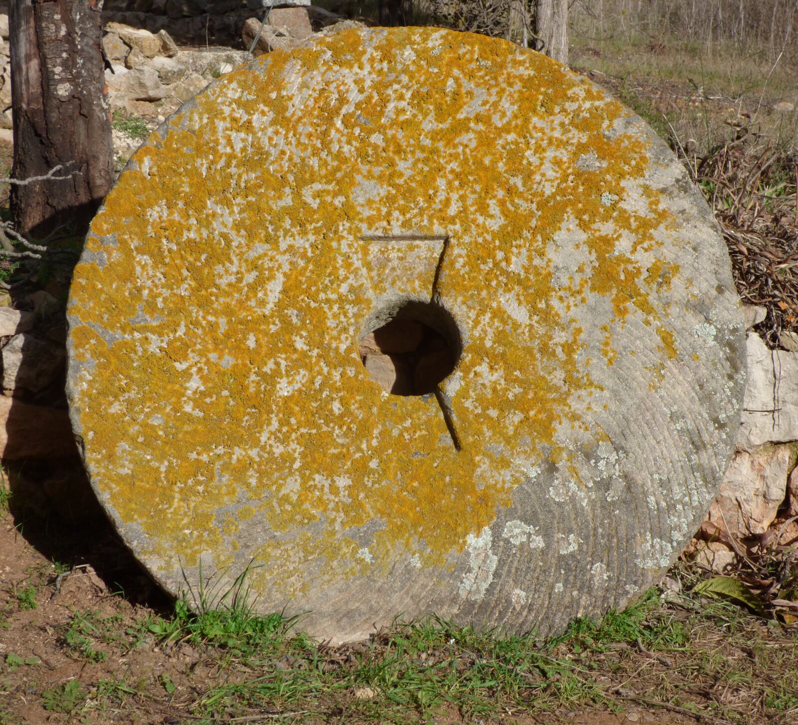 Panasonic Lumix DMC-FZ70 sample photo. Mill wheel, volandera, granite photography