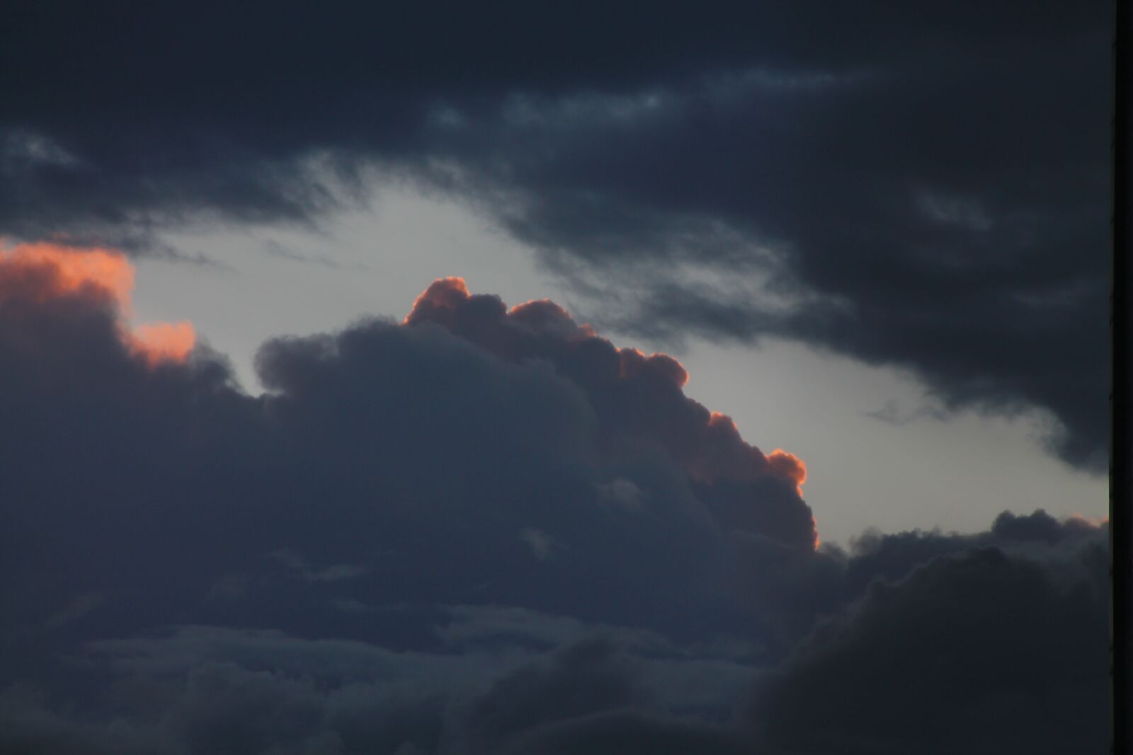 Canon EOS 1100D (EOS Rebel T3 / EOS Kiss X50) + Canon EF75-300mm f/4-5.6 sample photo. Cloud, evening, sky photography