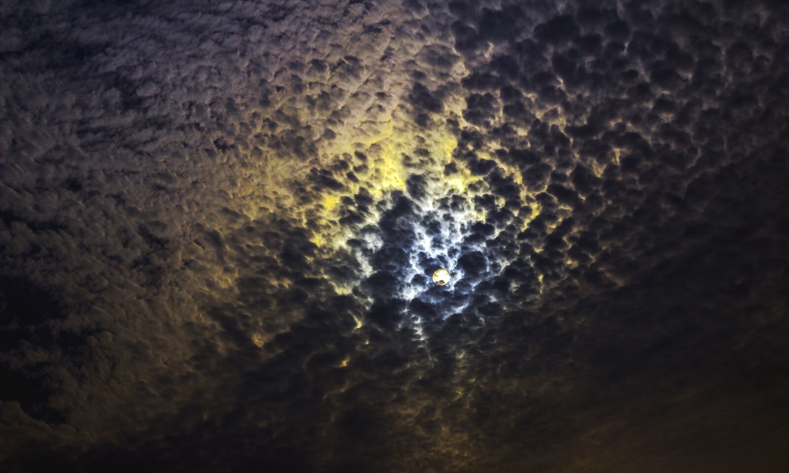 Canon EOS 1300D (EOS Rebel T6 / EOS Kiss X80) sample photo. Dramatic, moody, sky photography