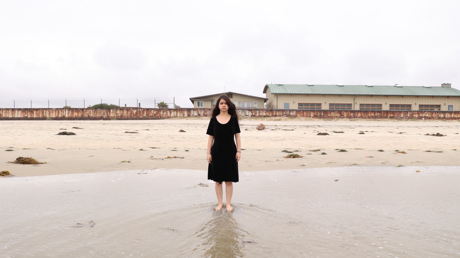 Canon EOS 750D (EOS Rebel T6i / EOS Kiss X8i) sample photo. Beach, peña, abandoned photography