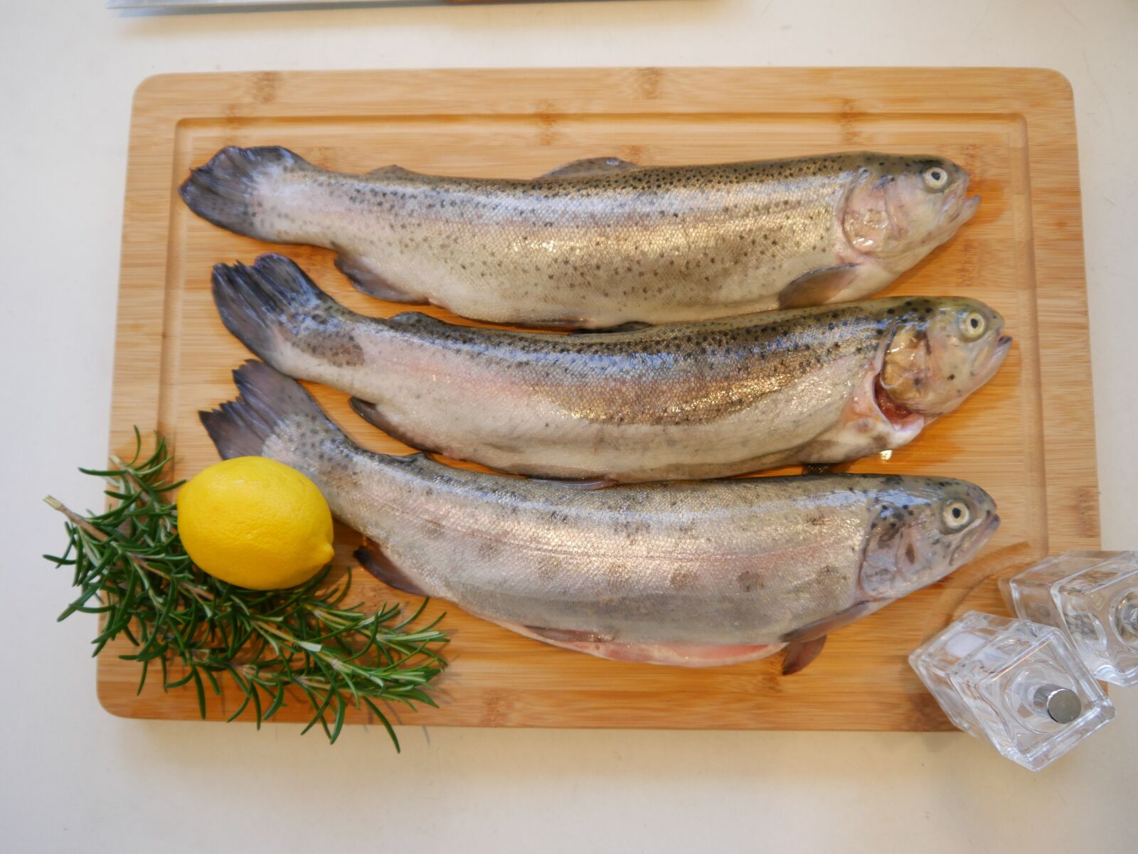 Panasonic Lumix DMC-G7 sample photo. Fish, eat, food photography
