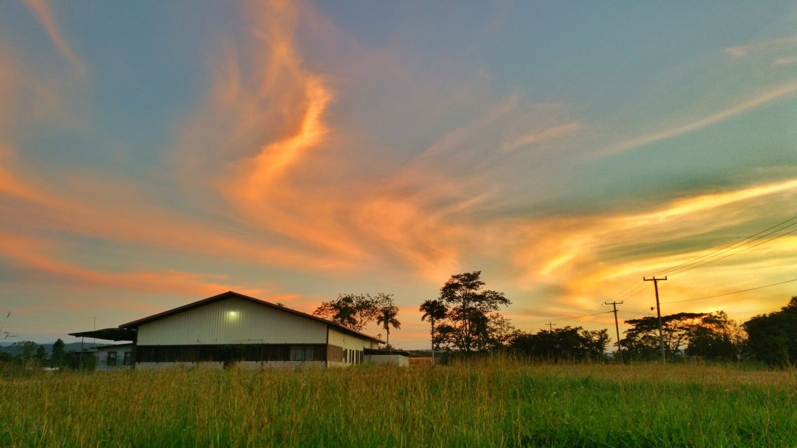 Samsung Galaxy Note4 sample photo. Sky, grass, warehouse photography