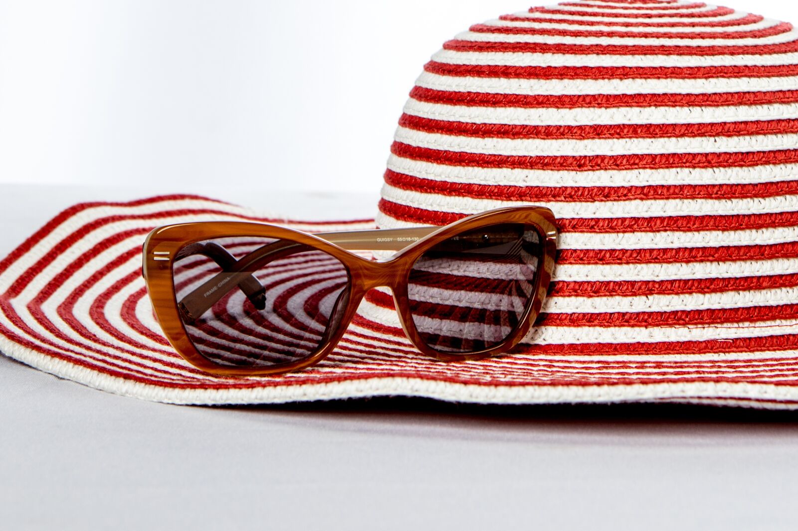 Canon EOS 7D Mark II sample photo. Sunglasses, summer hats, hats photography