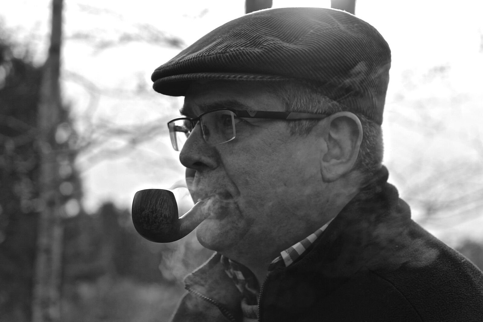 Canon EOS 700D (EOS Rebel T5i / EOS Kiss X7i) sample photo. Man, pipe, smoking photography