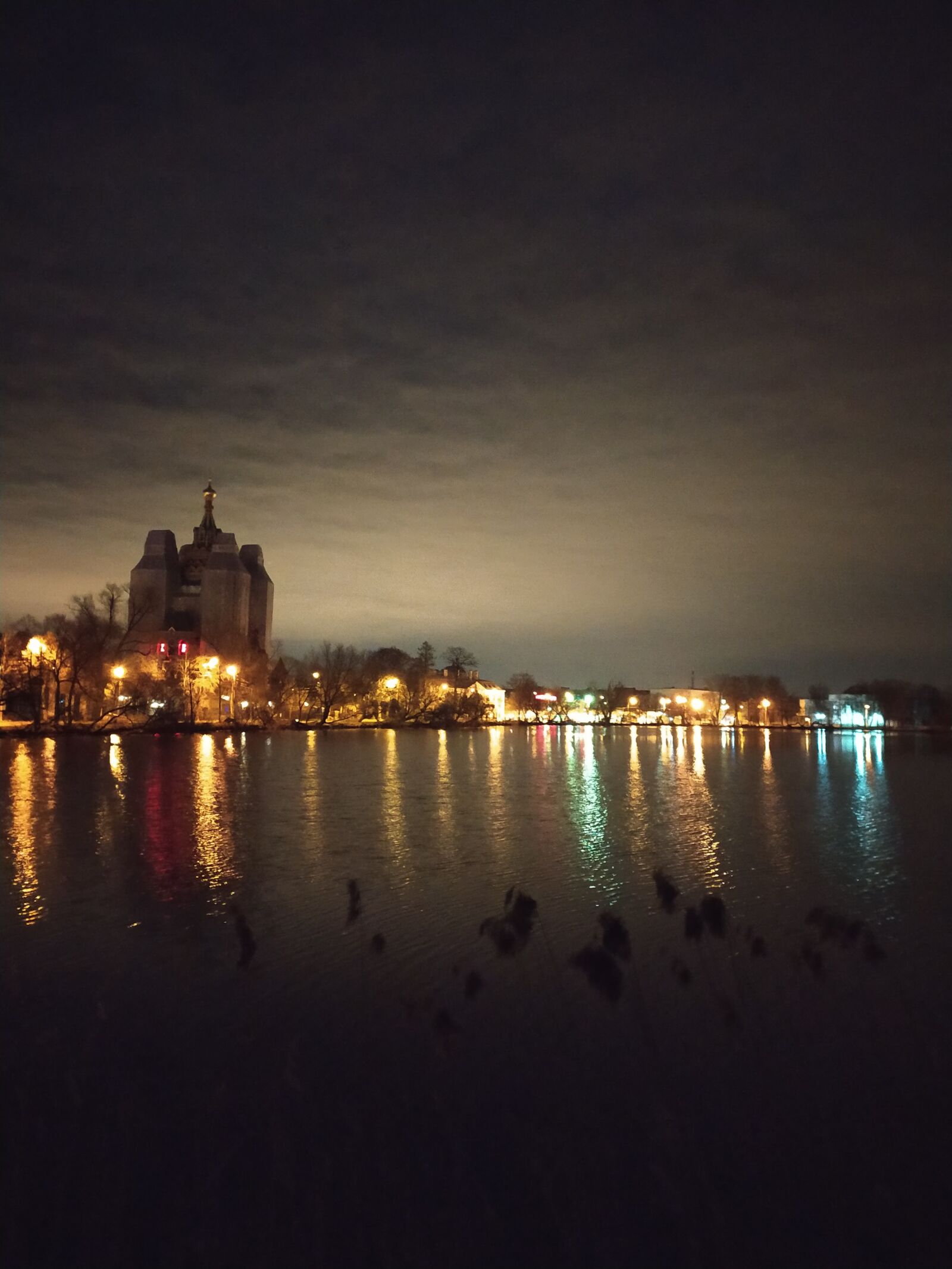 Xiaomi Redmi Note 8T sample photo. Night, peterhof, holguin photography