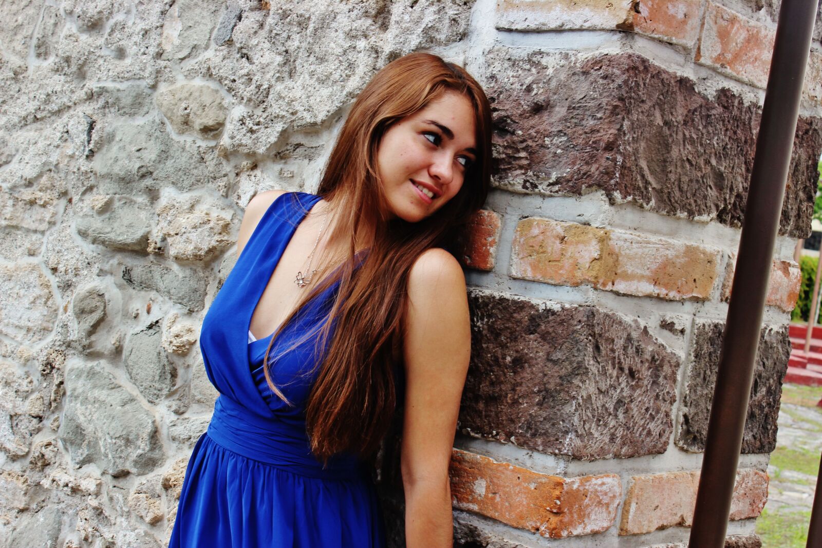 Canon EOS 600D (Rebel EOS T3i / EOS Kiss X5) sample photo. Girl, model, wall photography