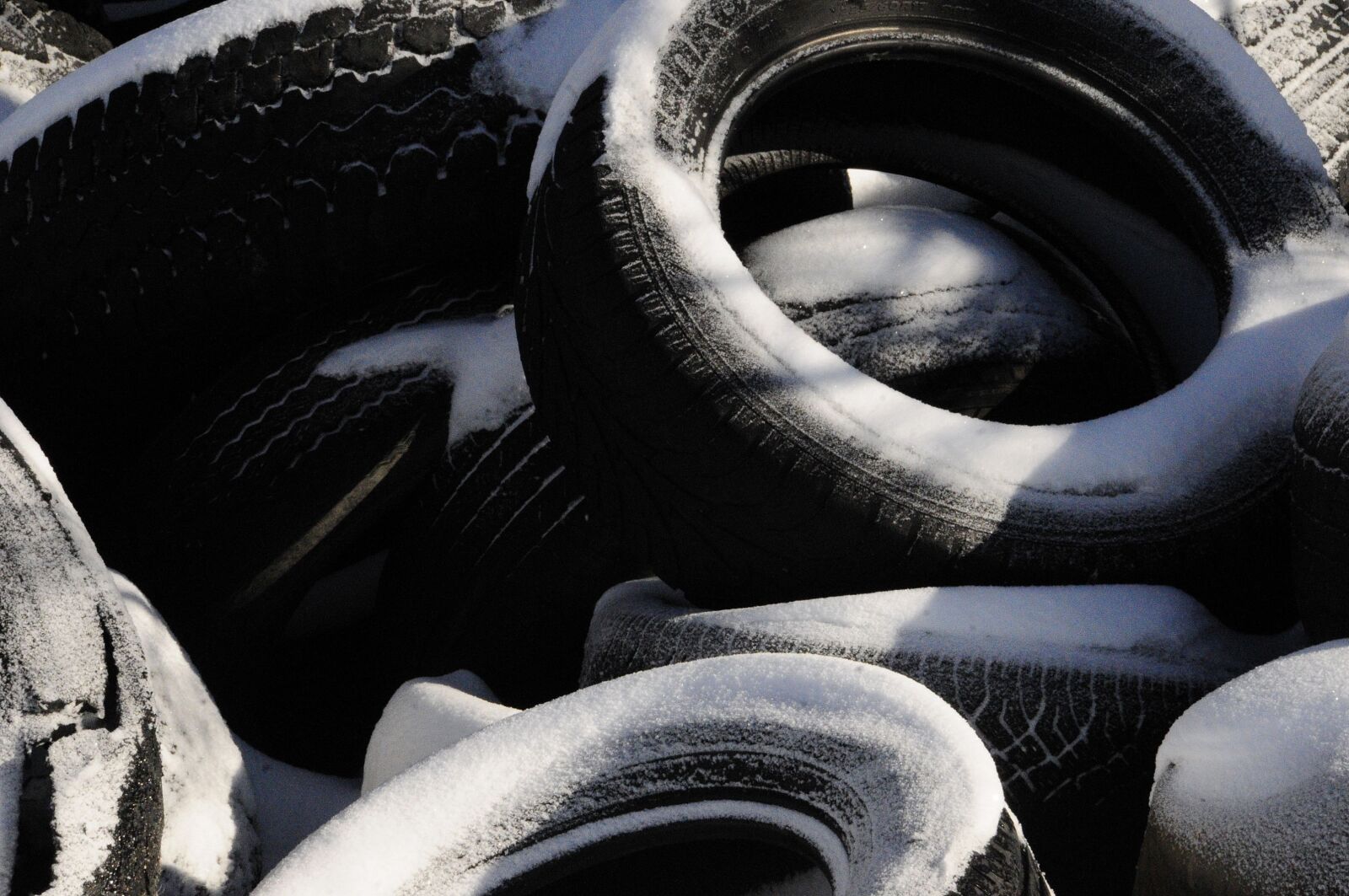 Nikon D300 sample photo. Tires, snow, junkyard photography