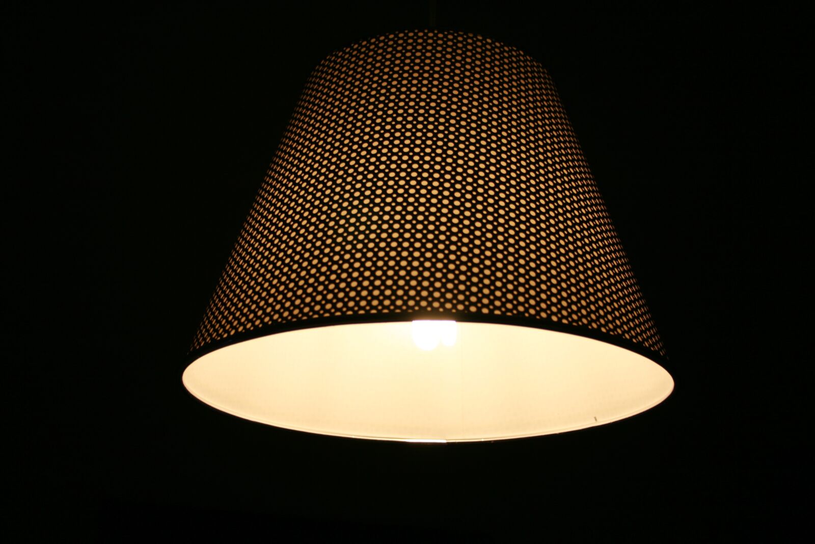 Canon EOS 400D (EOS Digital Rebel XTi / EOS Kiss Digital X) sample photo. Light, night, lamp photography
