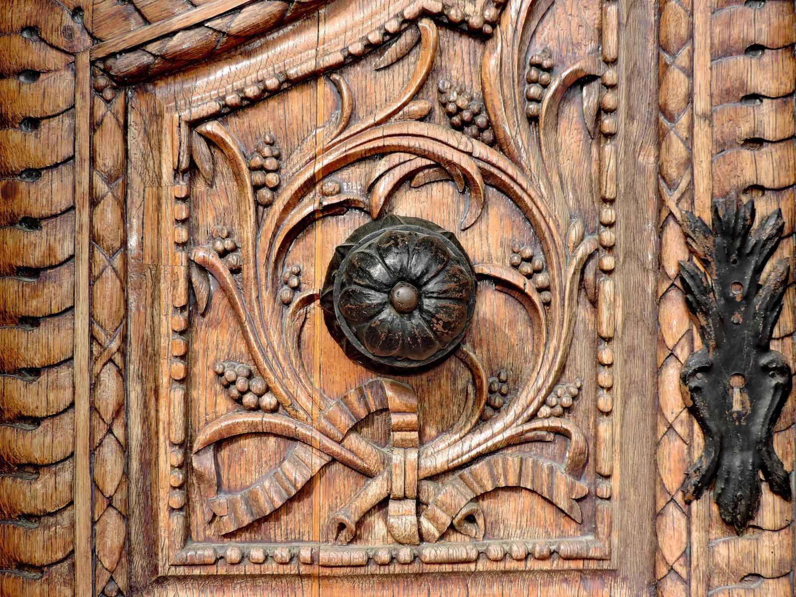 Nikon Coolpix P520 sample photo. Carpentry, ornament, timber, victorian photography