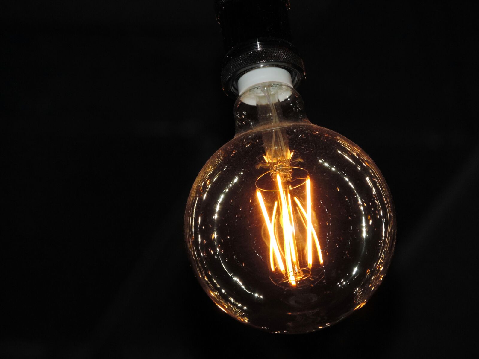 Nikon Coolpix P520 sample photo. Electricity, light bulb, light photography