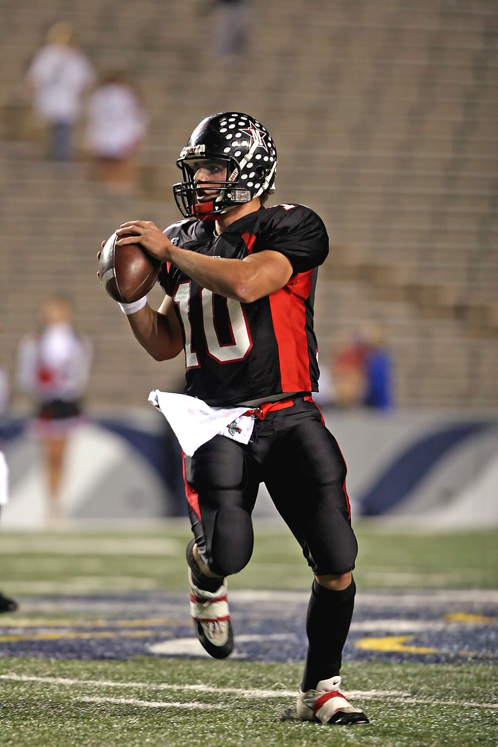 Canon EOS 20D sample photo. Football, american football, quarterback photography