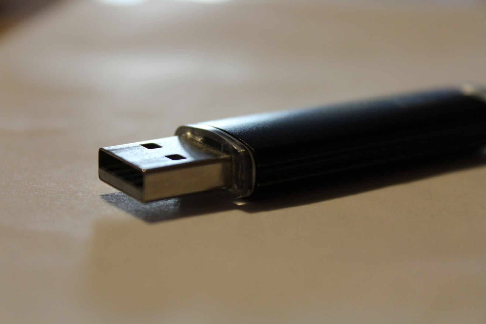 Canon EOS 1200D (EOS Rebel T5 / EOS Kiss X70 / EOS Hi) sample photo. Usb, communication, usb stick photography