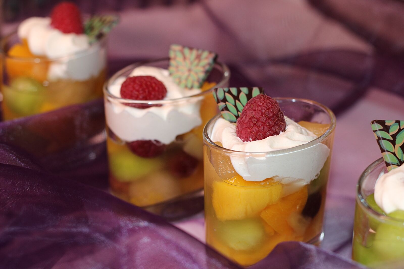 Canon EOS 600D (Rebel EOS T3i / EOS Kiss X5) + Canon EF 50mm F1.8 II sample photo. Dessert, fruits, raspberries photography