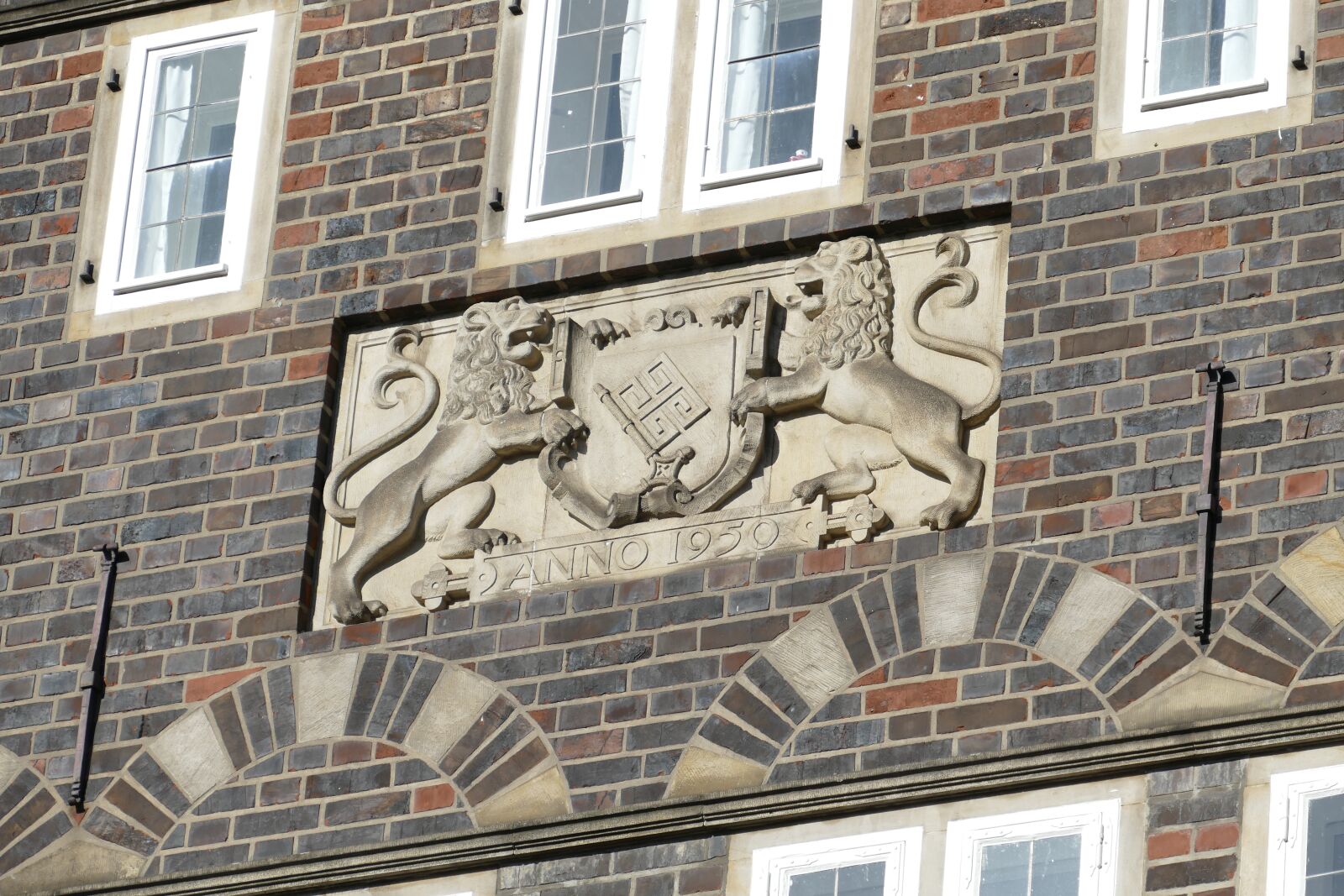 Panasonic Lumix DMC-FZ1000 sample photo. Bremen, historic center, historically photography