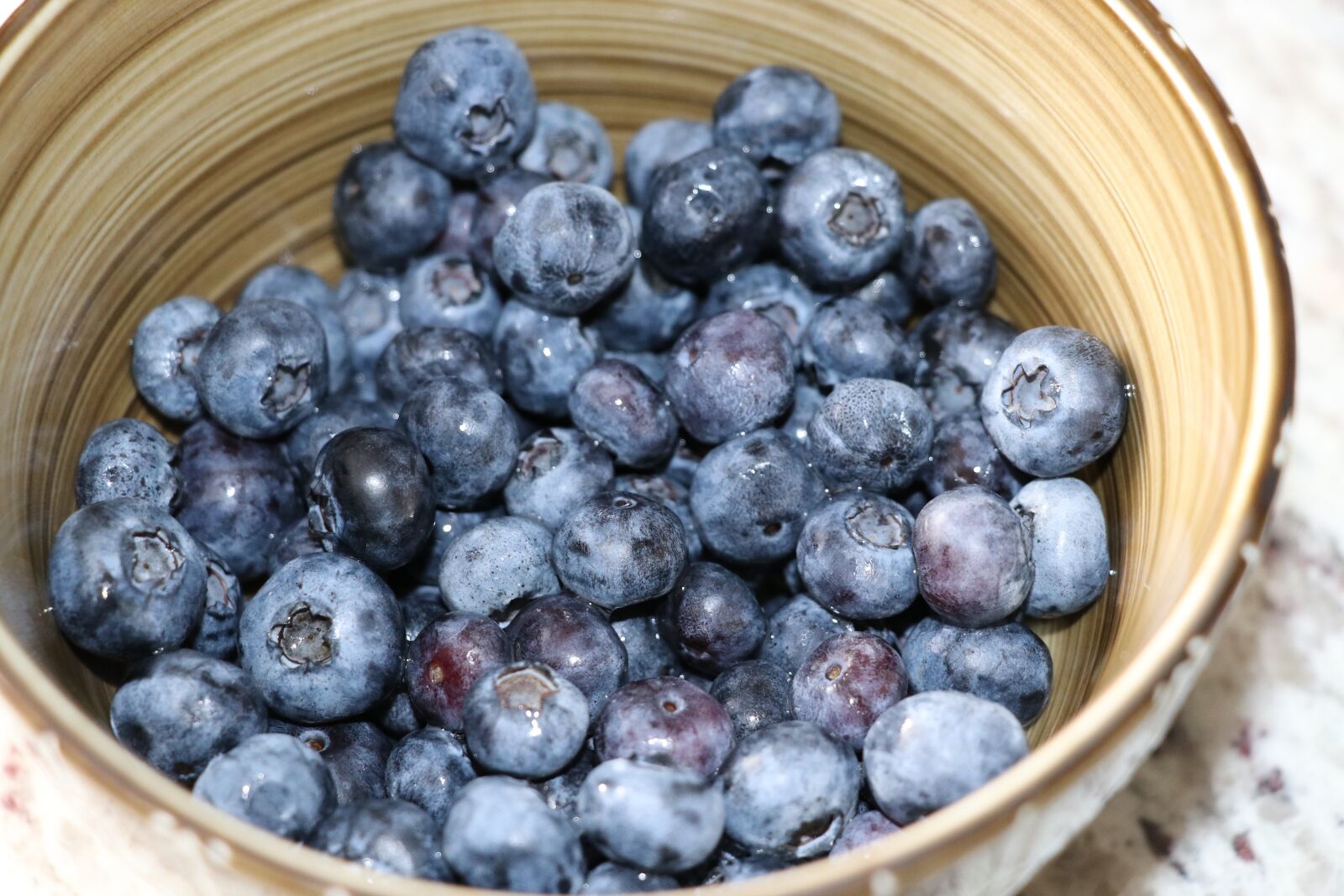 Canon EF-S 18-135mm F3.5-5.6 IS USM sample photo. Fruit, food, blueberry photography