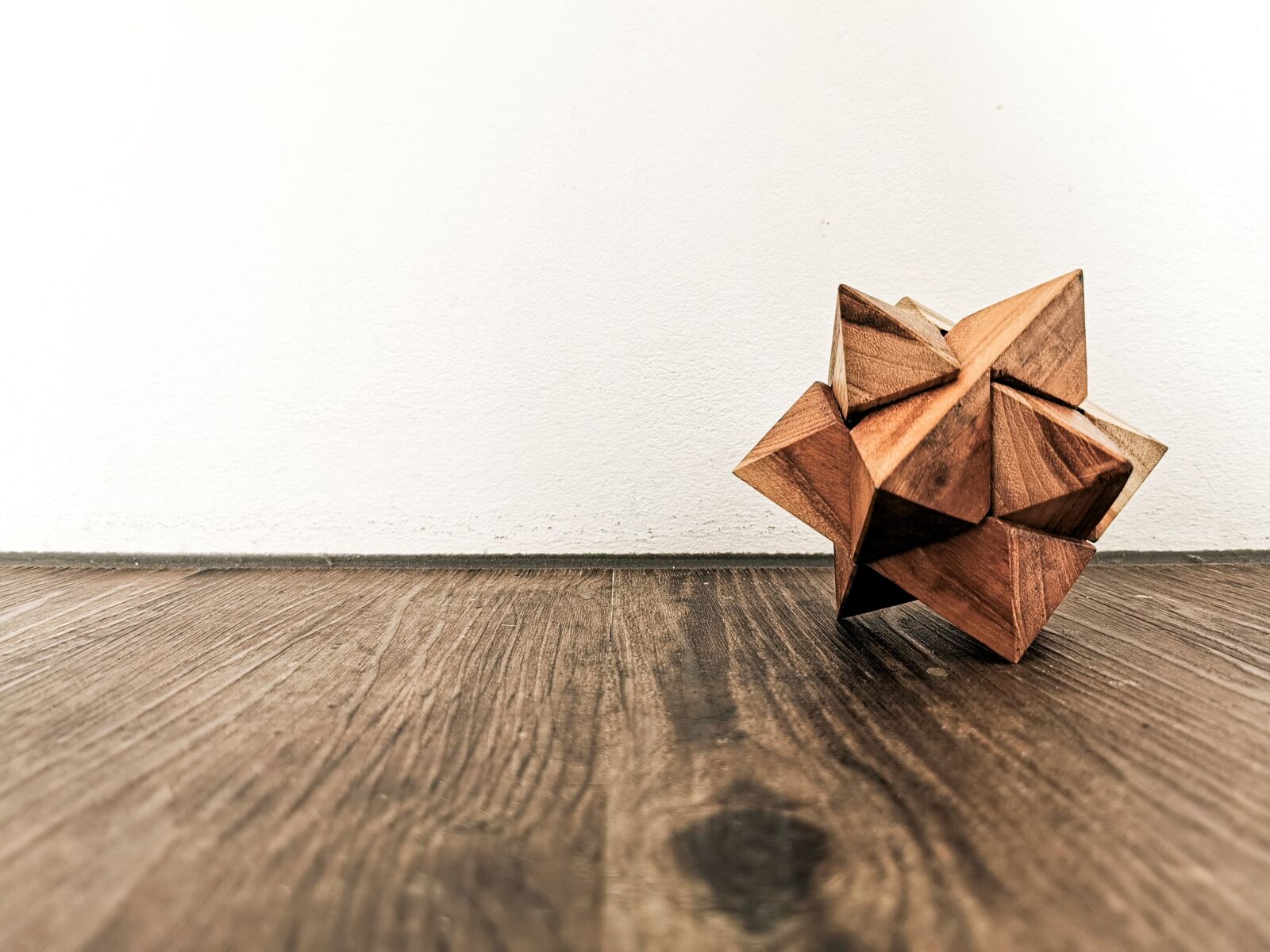 HUAWEI P30 Pro + HUAWEI P30 Pro Rear Main Camera sample photo. Background, brown, wood photography