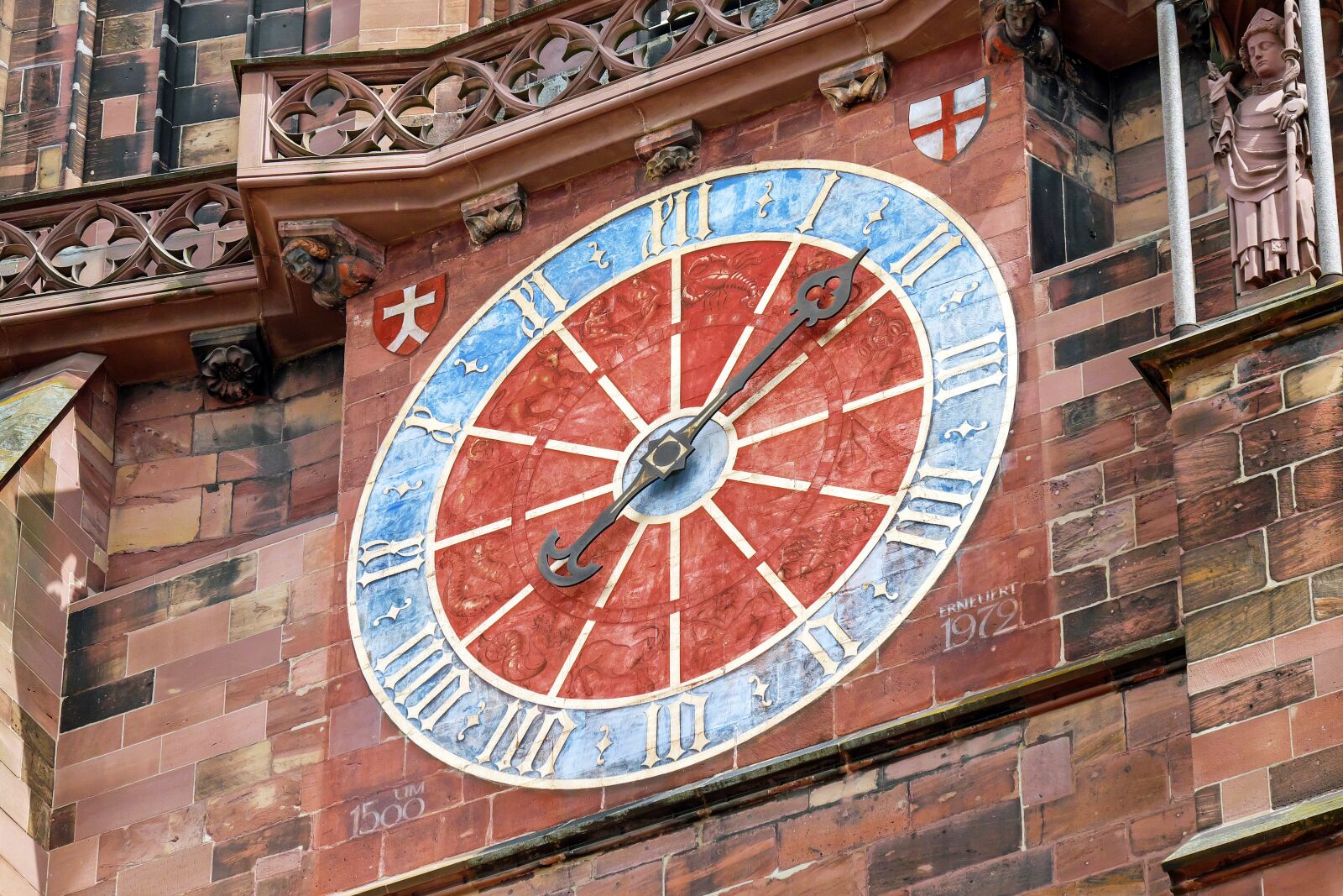 Fujifilm X-T10 + Fujifilm XC 50-230mm F4.5-6.7 OIS sample photo. Clock tower, dial, architecture photography