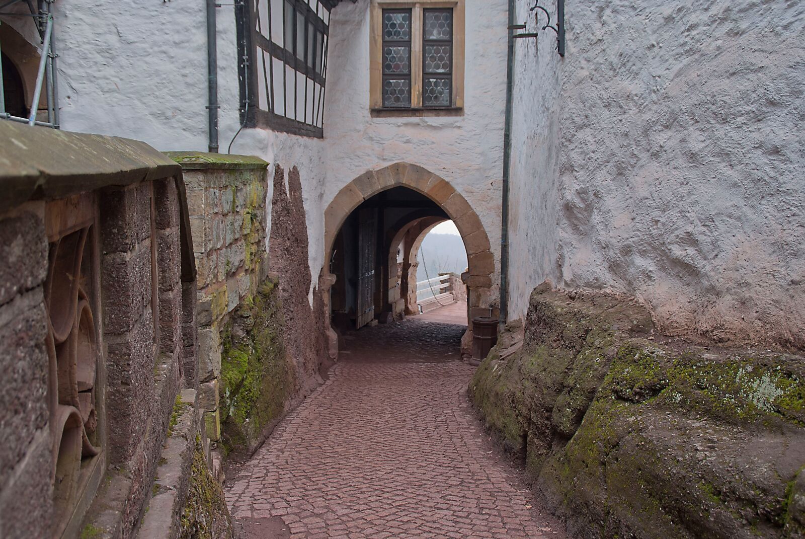 Sony Alpha DSLR-A300 sample photo. Wartburg castle, courtyard, eisenach photography
