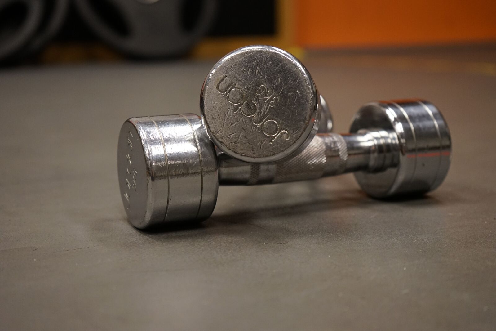 Sony a7 II + Sony FE 28-70mm F3.5-5.6 OSS sample photo. Kilo, dumbbells, training photography