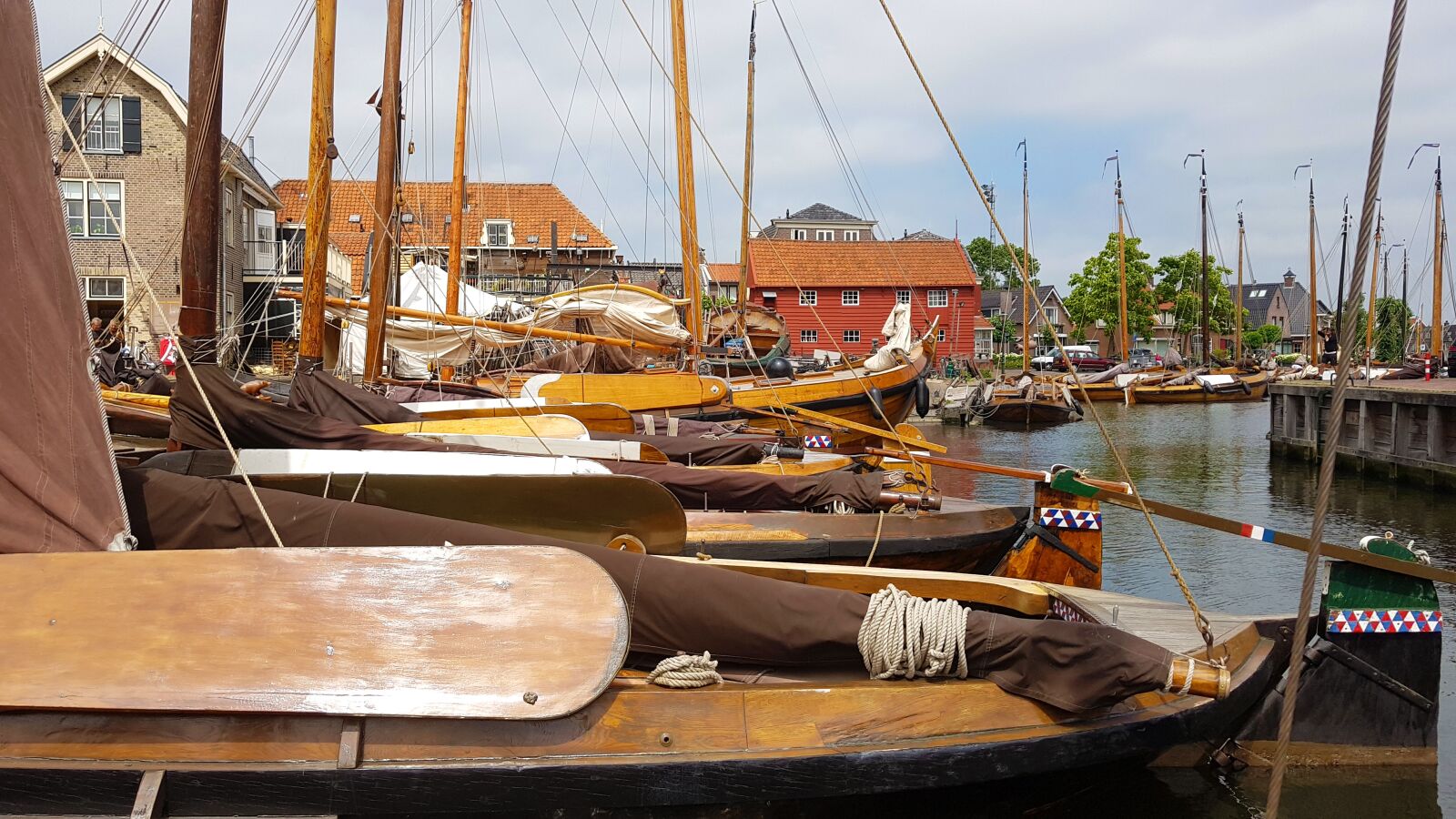 Samsung Galaxy S8+ sample photo. Fishing boats, port, spakenburg photography