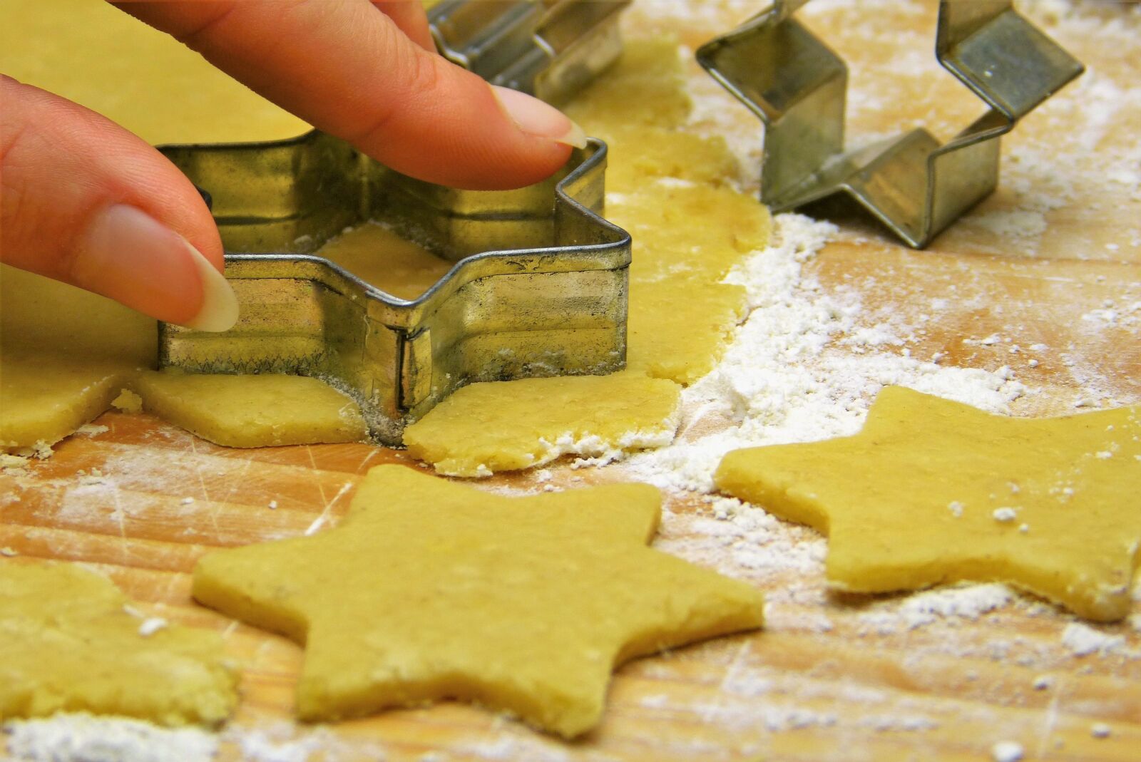 Panasonic Lumix DMC-FZ150 sample photo. Dough, cookie, cut out photography