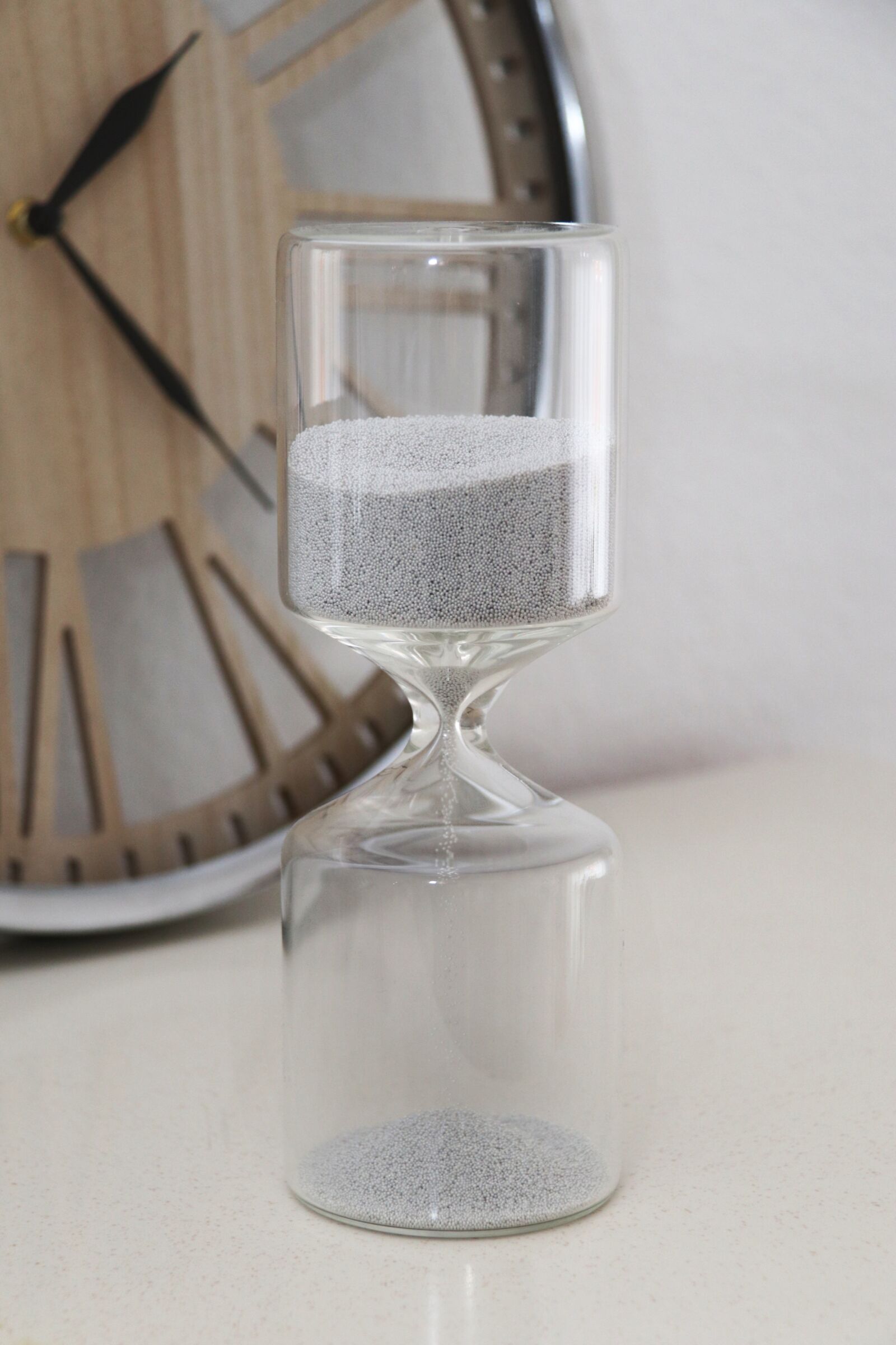 Canon EF-S 18-200mm F3.5-5.6 IS sample photo. Hourglass, clock, time photography