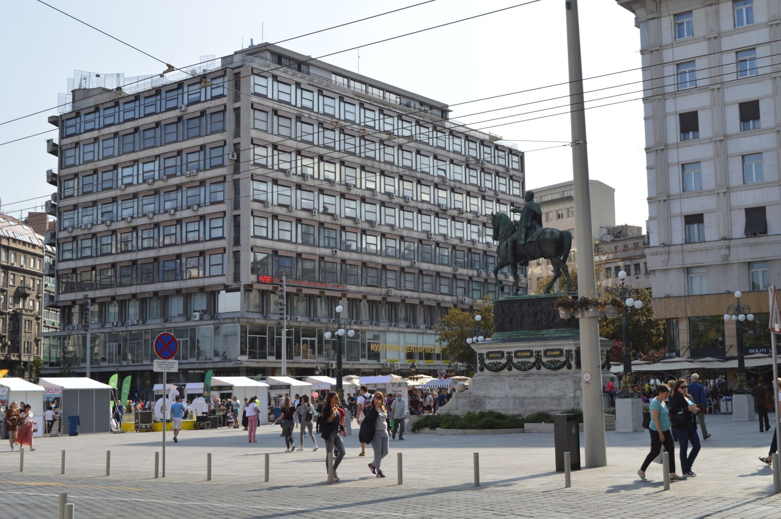 Nikon D3200 sample photo. City, square, people photography