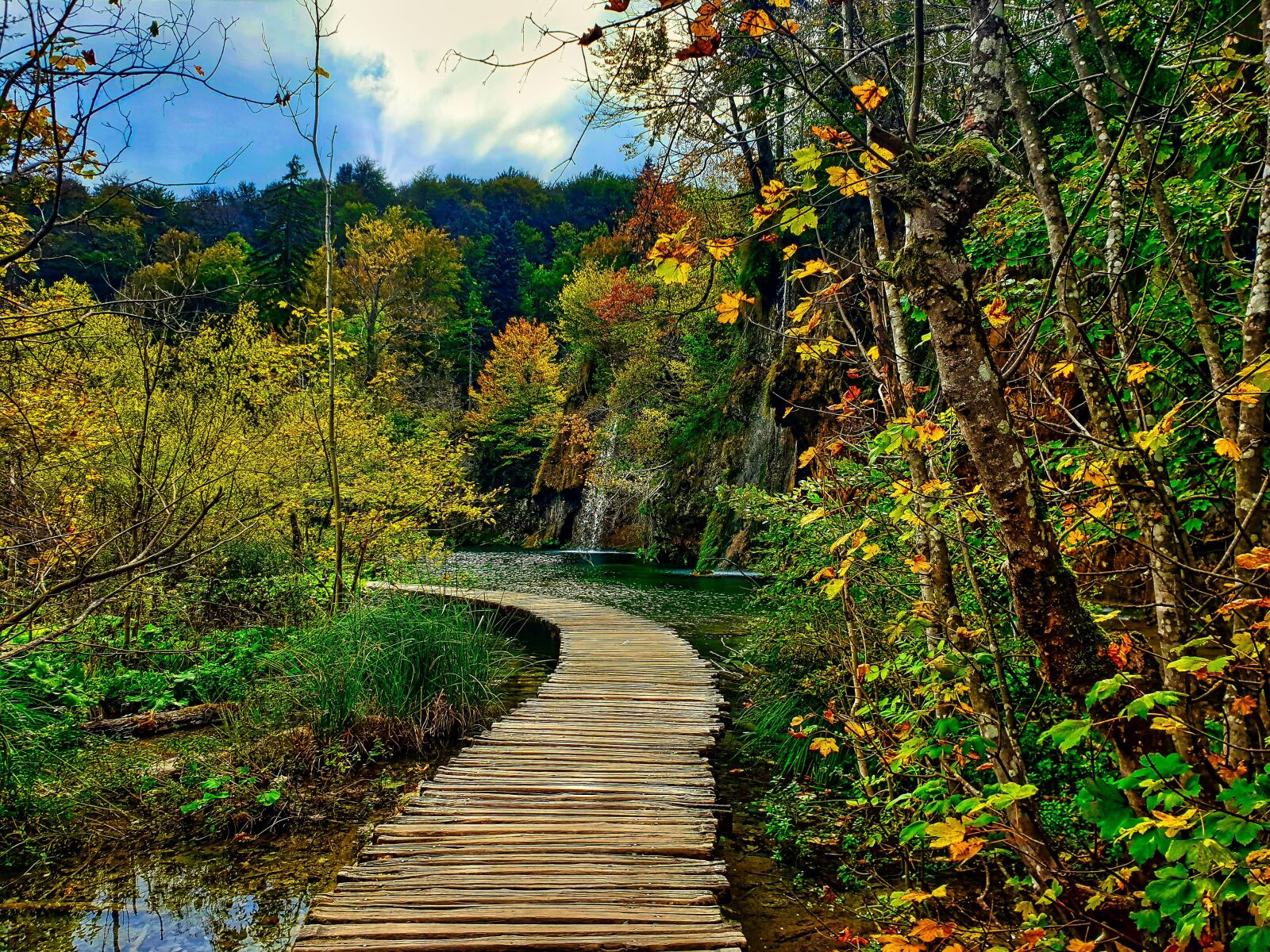 Samsung Galaxy S9 sample photo. Lacdeplitvice, croatia, autumn photography