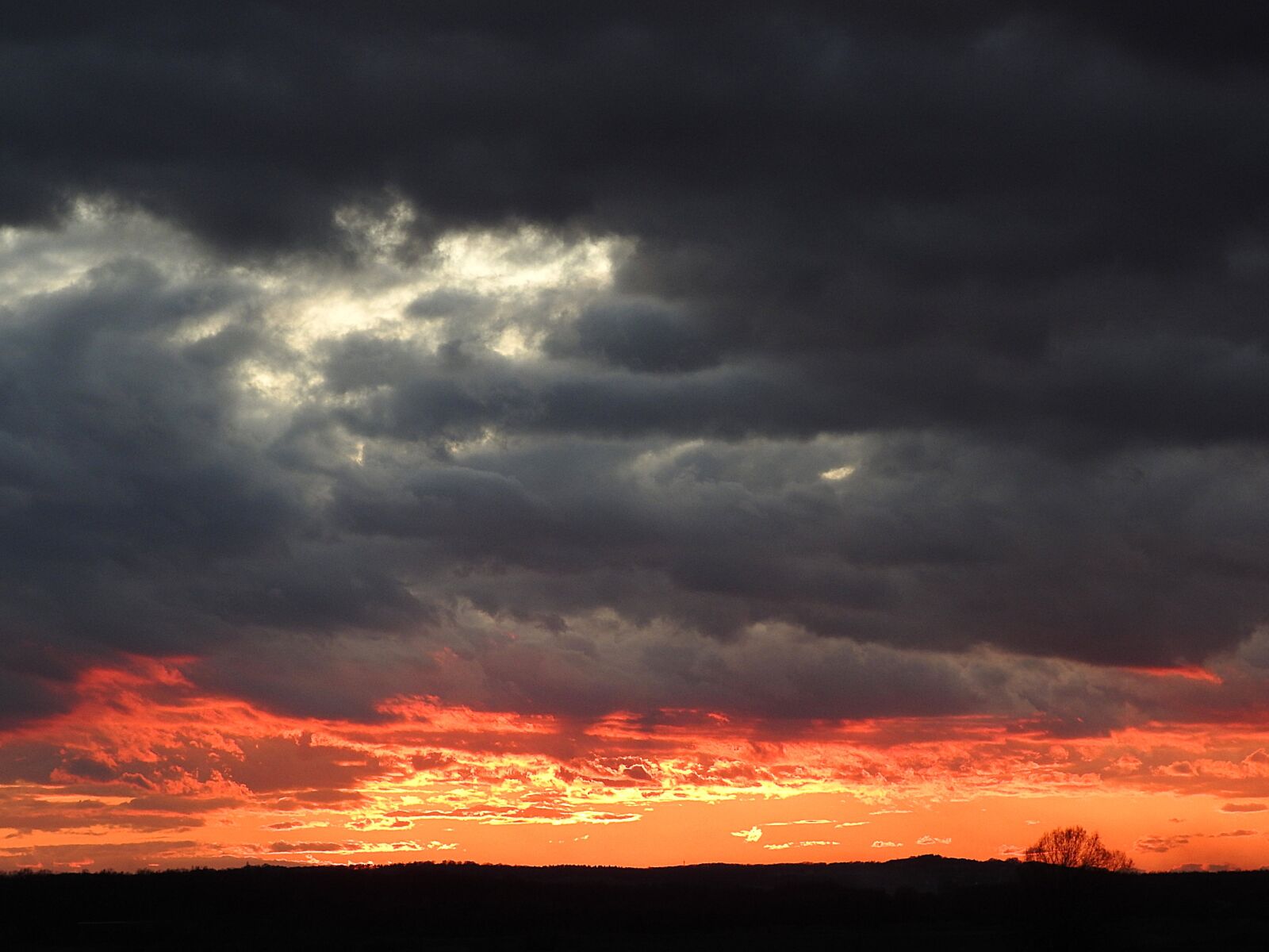 Nikon Coolpix P610 sample photo. Sunset, cloud formations, evening photography