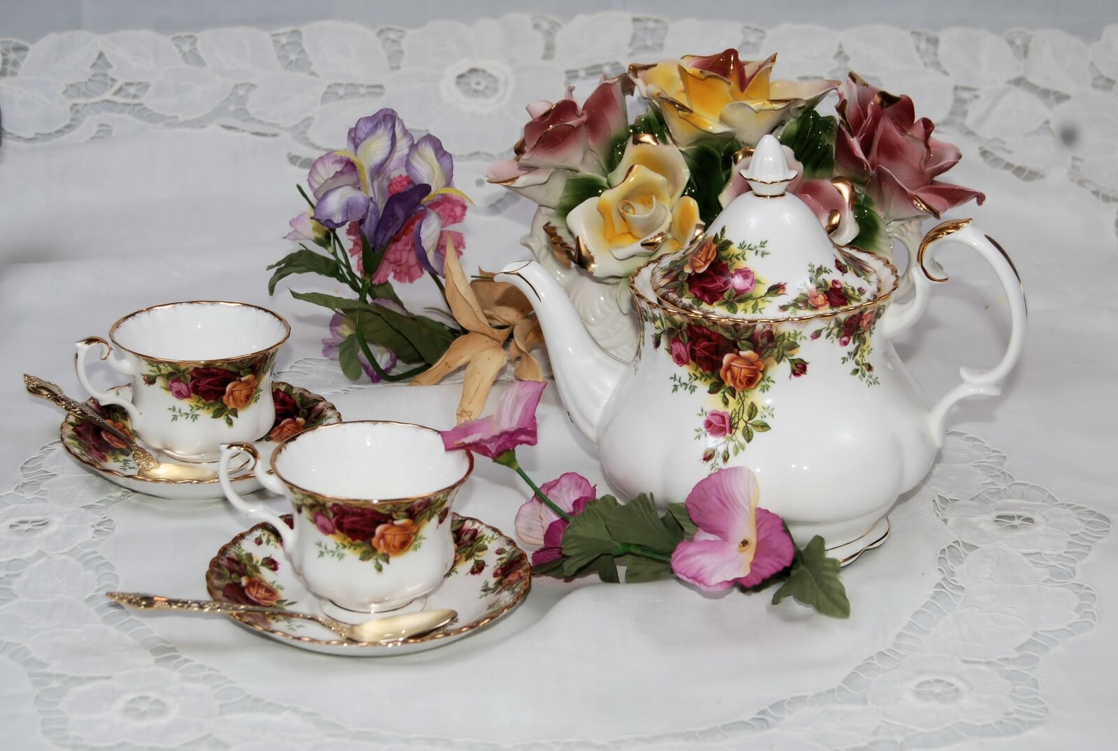 Nikon D80 sample photo. Vintage, tea set, flowers photography