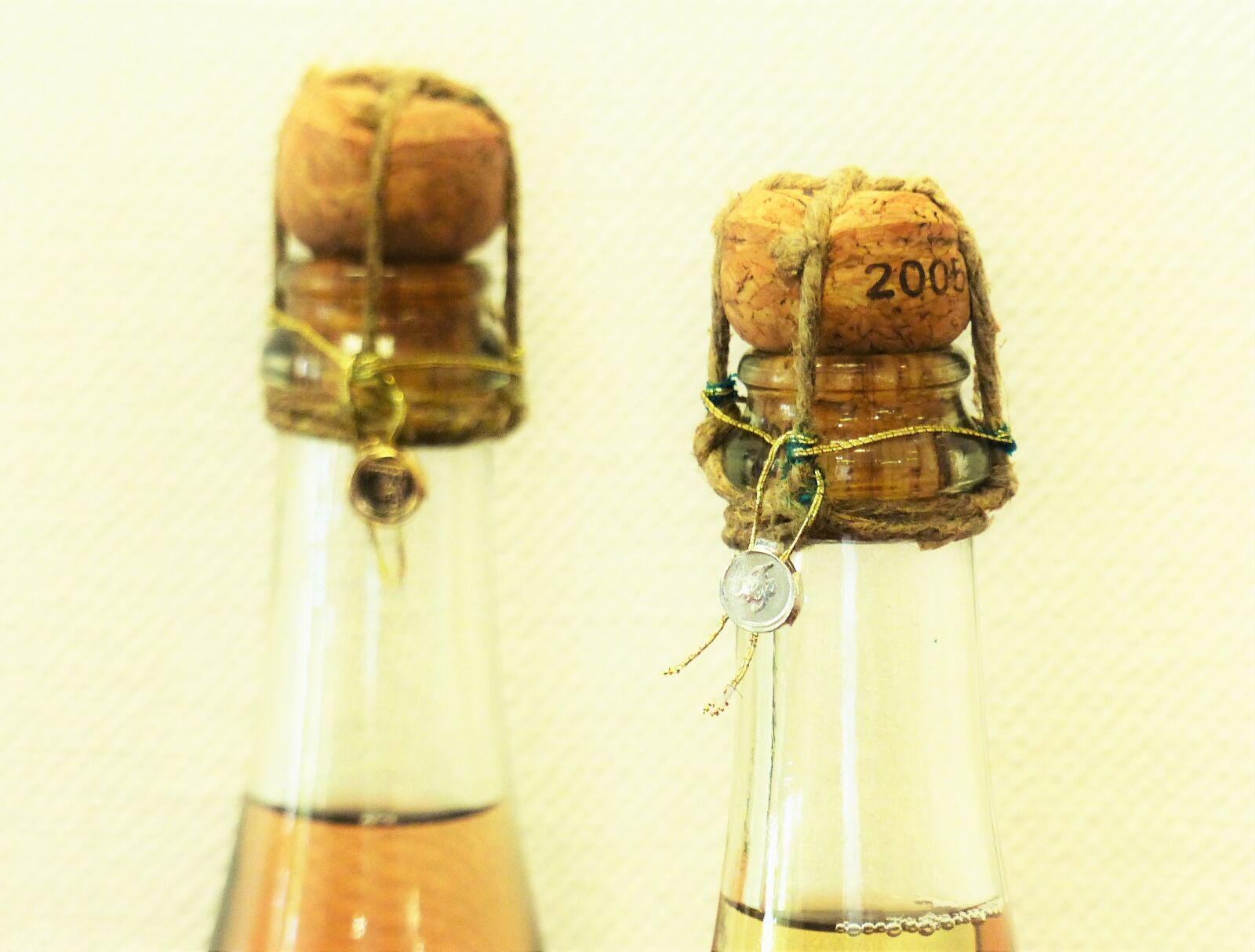 Panasonic Lumix DMC-FZ200 sample photo. Bottles, wine, wine bottle photography