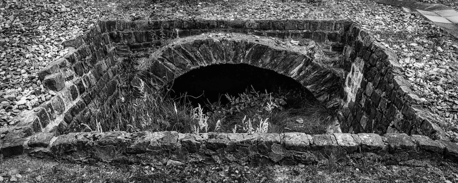 Nikon D3300 sample photo. Tunnel, monochrome, brick, old photography