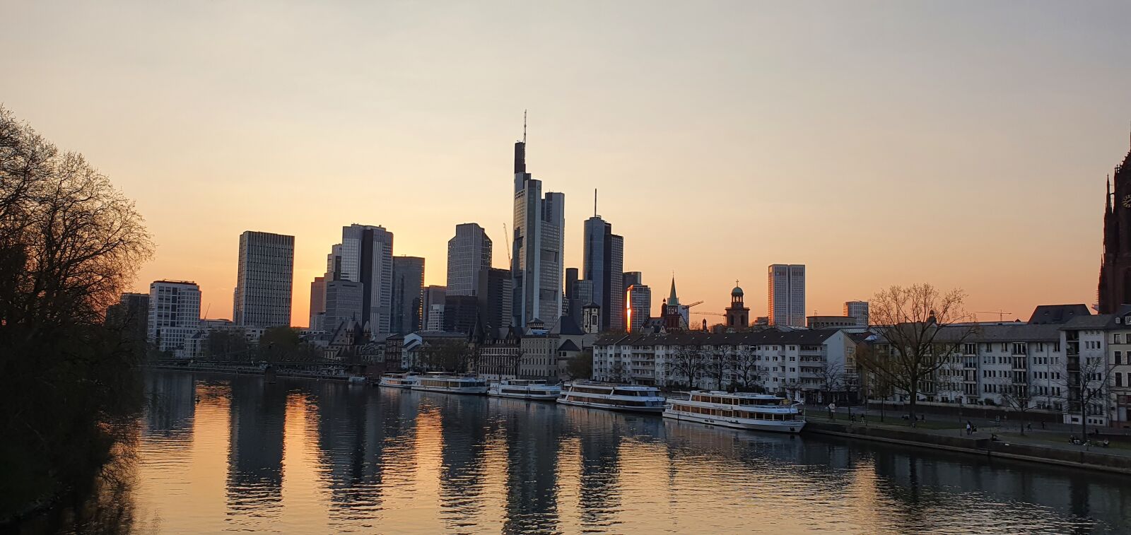 Samsung Galaxy S10 sample photo. Frankfurt, main, skyline photography